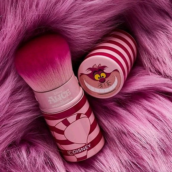 Alice in Wonderland Cheshire Cat Kabuki Brush - Picture 11 of 11